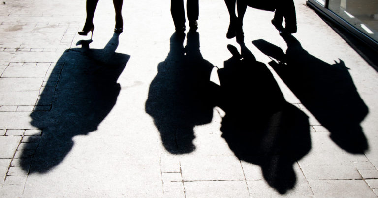 Your Brain Won’t Believe There Are Four People In This Pic, Can You See? - Featured image