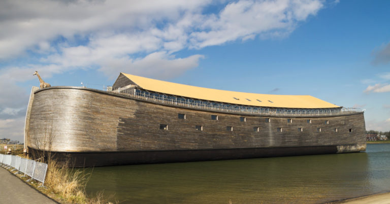 Carpenter Spends 20 Years Building Massive Life-Sized Replica Of Noah’s Ark - Featured image