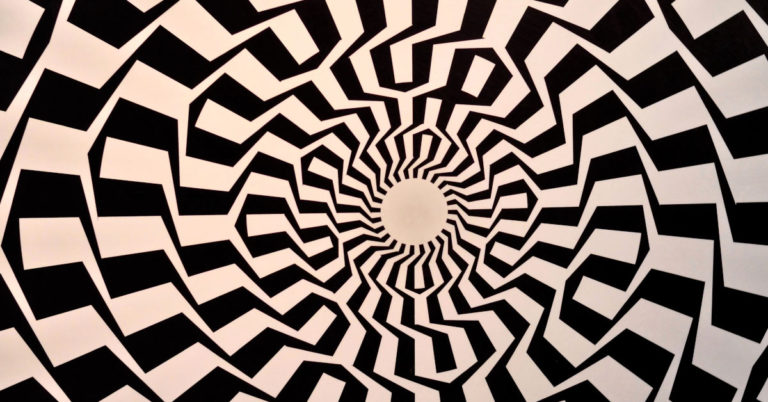 This Optical Illusion Disappears When You Stare At It And It’s Completely Freaking Us Out - Featured image