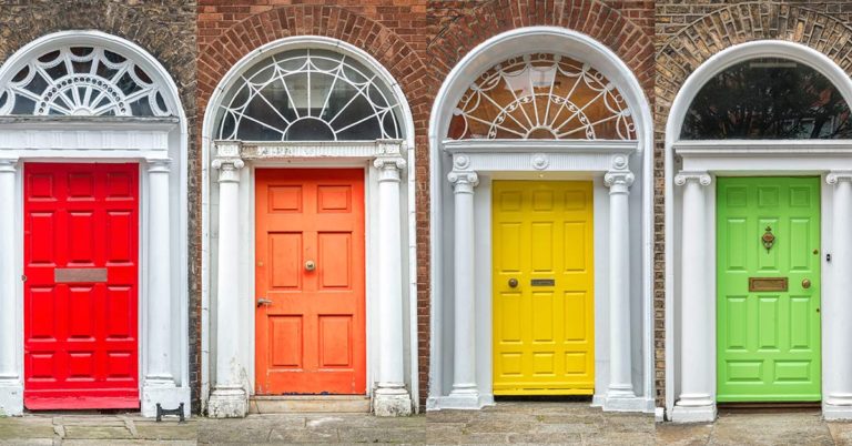 What the Color of Your House Door Says About You - Featured image