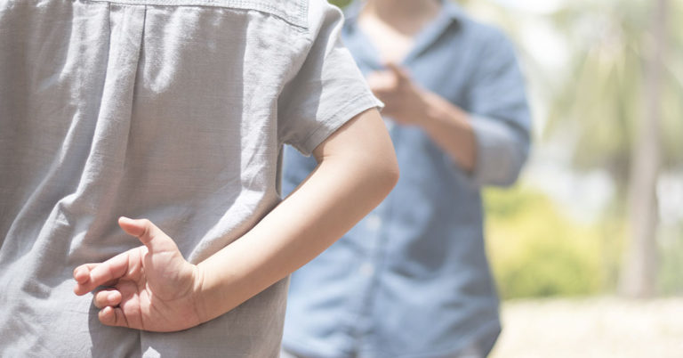 People Talked About Really Dumb Lies That People Actually Believed - Featured image