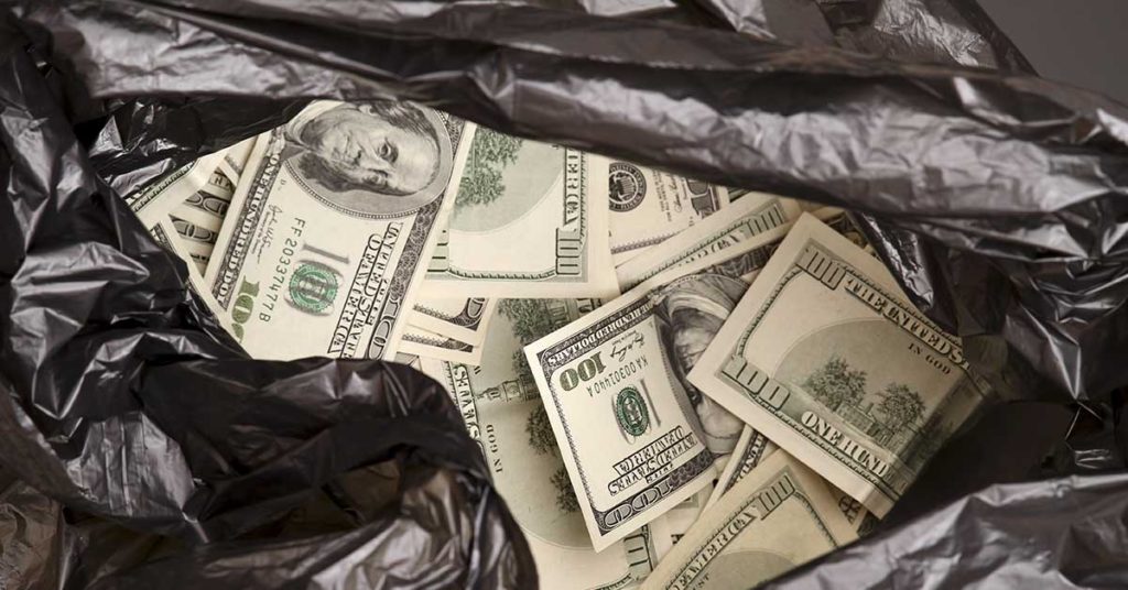 Teen Finds $135,000 Sitting in a Bag Next to ATM – What He Did After Is A Reminder To All Parents - Featured image