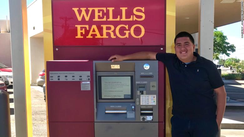 Jose Nuñez Romaniz standing beside the Wells Fargo ATM where he found the cash