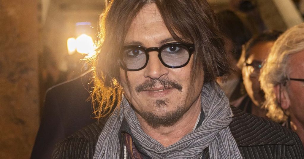 Johnny Depp Celebrated Defamation Trial Win Over Amber Heard With Locals In A UK Pub - Featured image