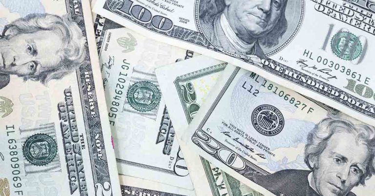 Woman Finds $36K In Cash Hidden Inside Couch Acquired Through Craigslist - Featured image