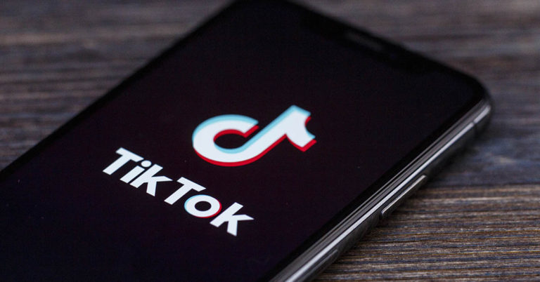 Why TikTok is obsessed with this 33-year-old mom of 12 - Featured image