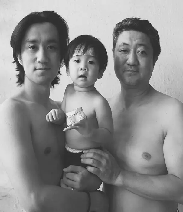 This father took the same photograph with his son every year for 29 years. 