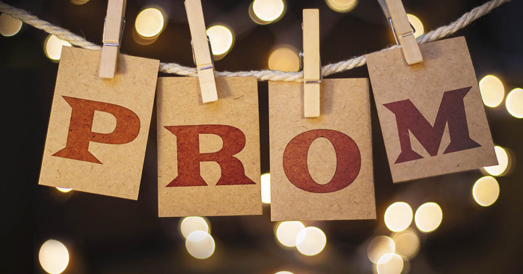 Boy, 16, Wears Red Ballgown Skirt and Lipstick to Prom – Classmates and Teachers Starts Crying as He Appears - Featured image