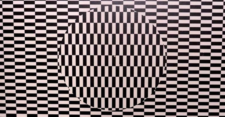 People Are Losing Their Minds Over This Circle-Filled Optical Illusion - Featured image