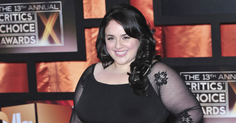 20+ Celebrities Who Traded The Red Carpet For Normal Jobs - Featured image