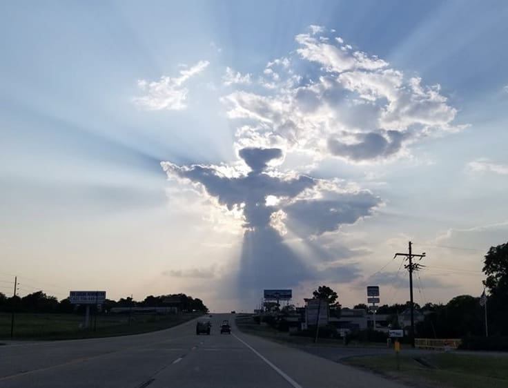 cloud shaped like angel 