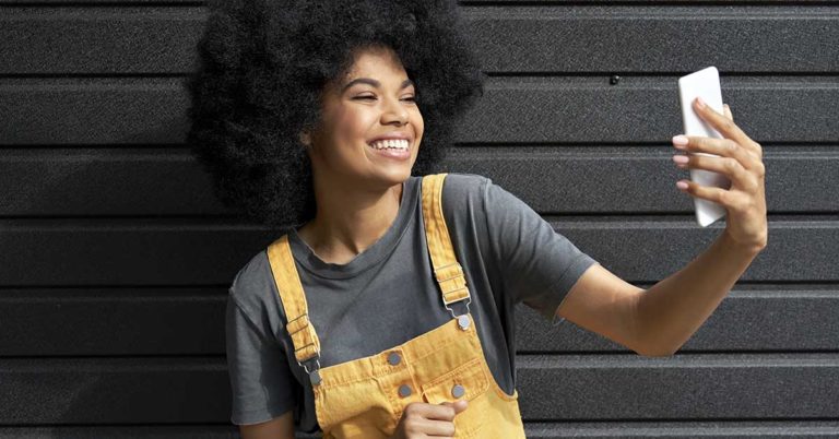 Grandad Left With Bill Worth Thousands As Influencers Keep Standing Outside His Home - Featured image