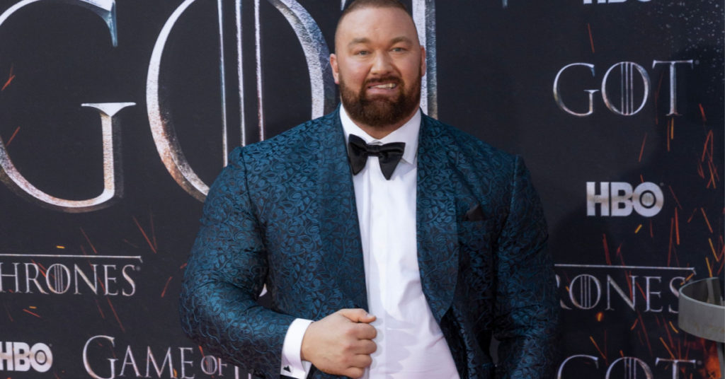 People In Stitches At Picture Of The Mountain Holding A Regular Mug - Featured image