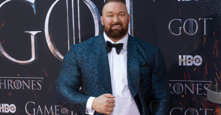 People In Stitches At Picture Of The Mountain Holding A Regular Mug - Featured image