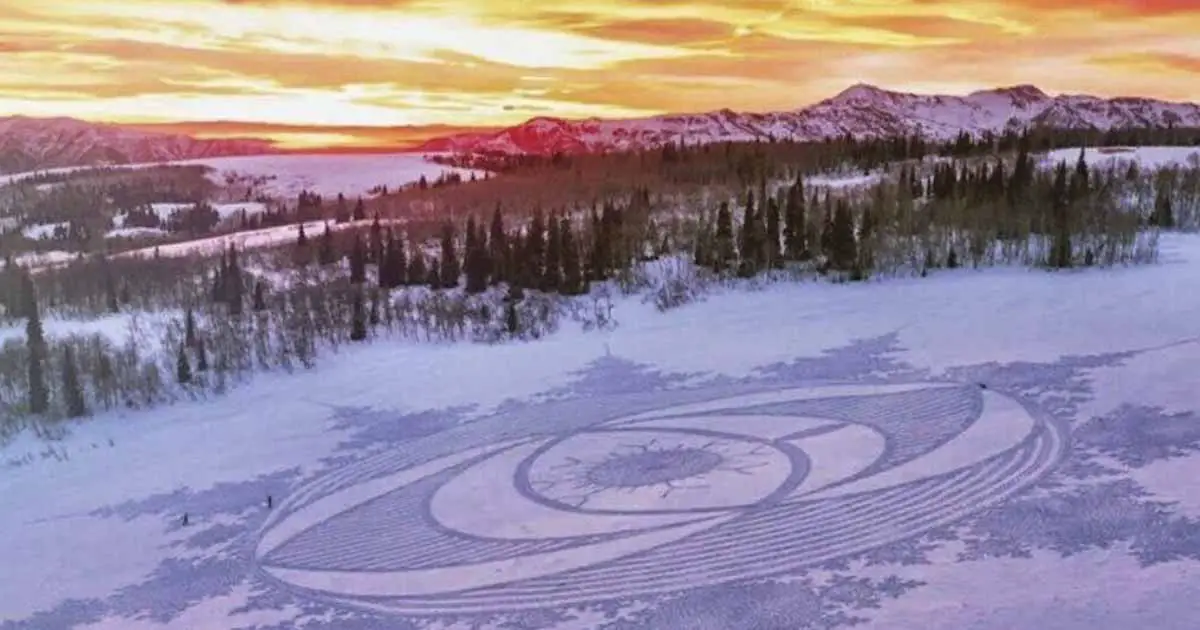 60-year-old walks for hours on end to create epic snow art with just his feet