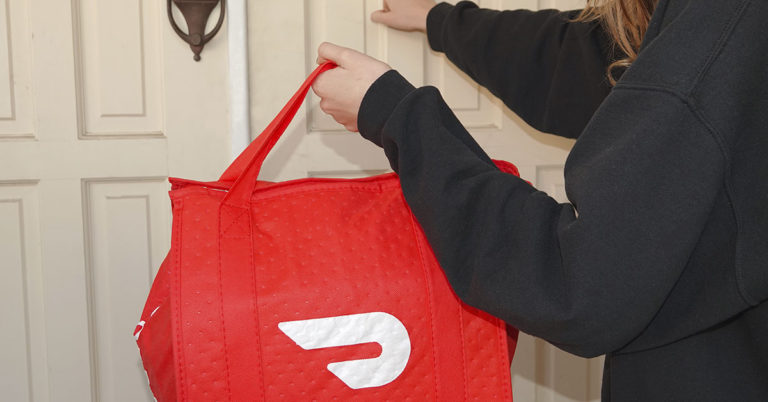 DoorDash Food Sits For Over An Hour Because User Didn’t Tip - Featured image