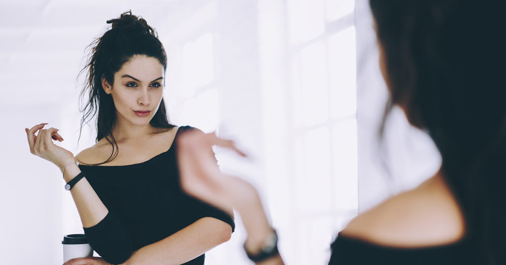 Woman claims she was arrested at airport for being too ‘good-looking’ - Featured image