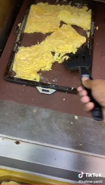Scrambled egg in pan