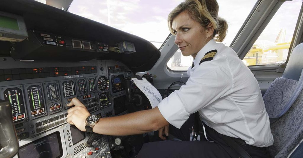 Female pilot gets mistaken for flight attendant by airport employee - Featured image