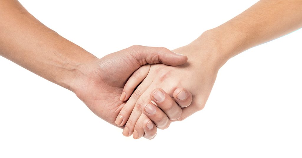 Conjoined twin explains how she met her boyfriend - Featured image