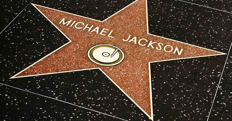 9 Interesting and Little-Known Facts About Michael Jackson’s Costumes and Attire - Featured image