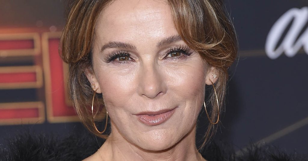 After undergoing face surgery, Jennifer Grey felt  “invisible” since her “nose job from hell” has left her “anonymous.” - Featured image
