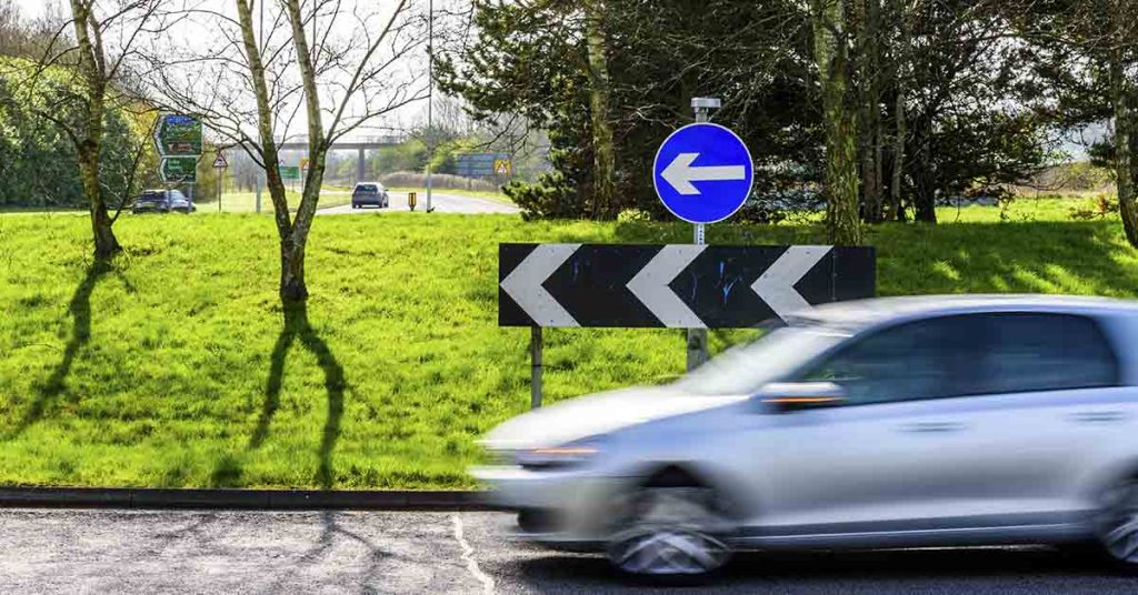 UK Man Has Lived In A Roundabout For 40 Years And Has No Plans On Leaving - Featured image