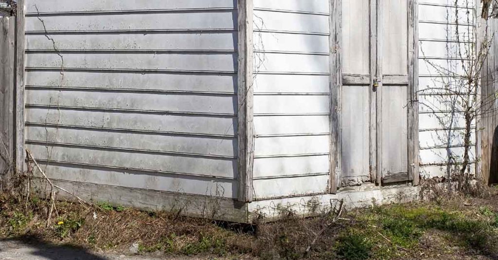 Man Hears Voice Coming From Shed Behind House, Finds 6-Year-Old Boy Alone, With Hands Tied Behind His Back - Featured image