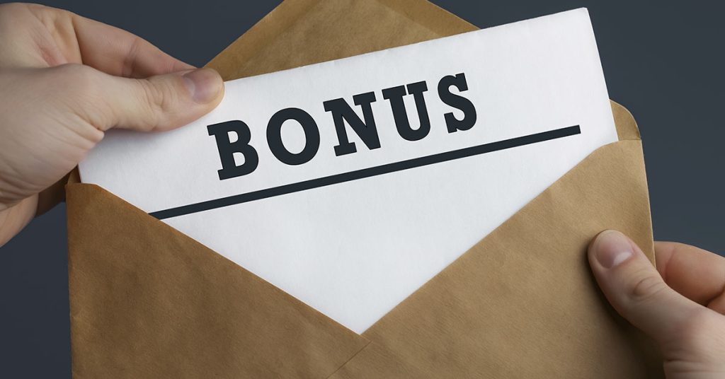 Landscape Company Gives Employees $28 Million In Appreciation Bonuses For Job Well Done - Featured image