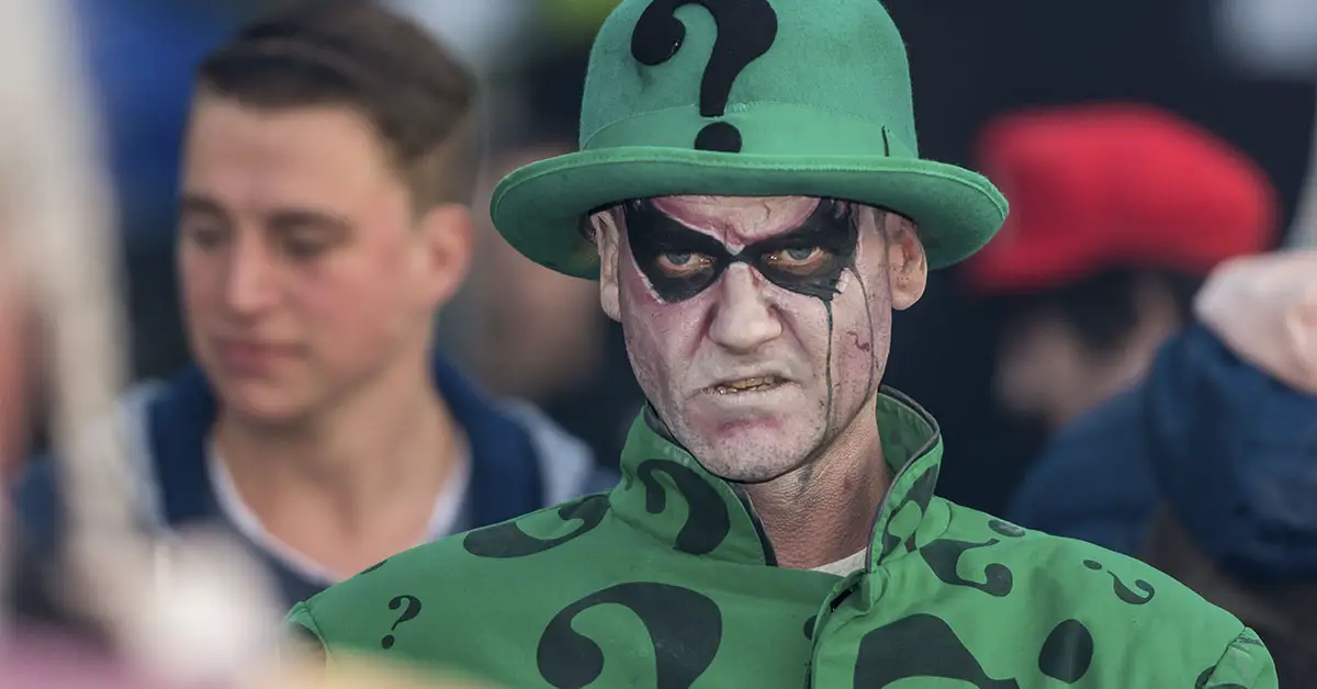 person dressed as the RIddler, a character from Batman