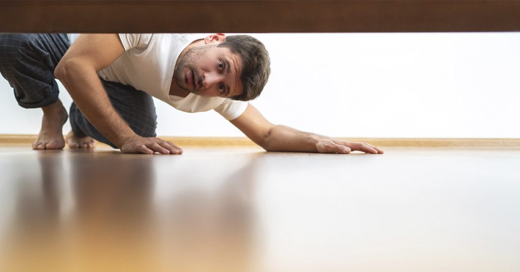 10 Painfully Funny Couple Pranks Played by Spouses on their Partners - Featured image