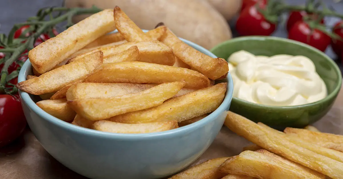 fries with mayonnaise