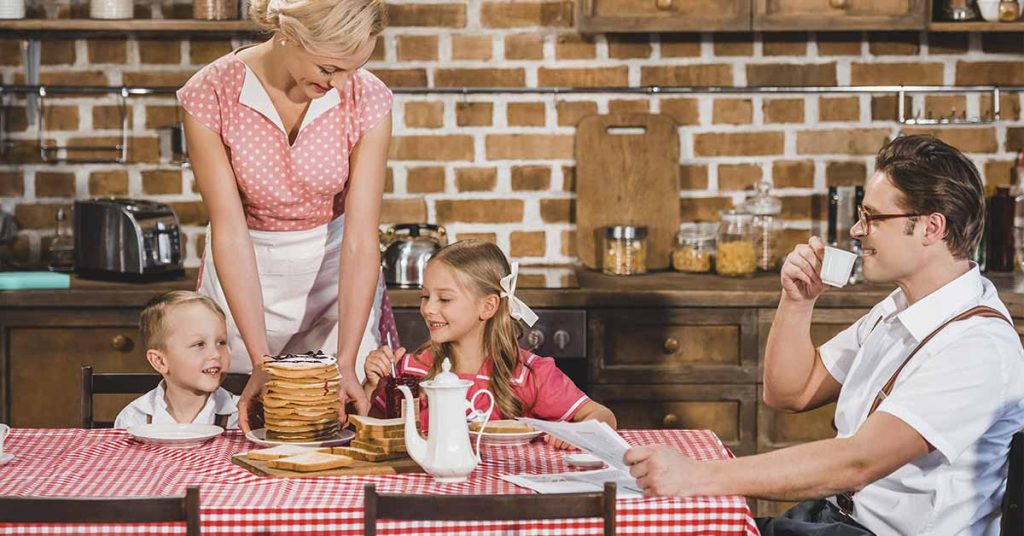 A Photographer Created a Reshoot of Ads From the 1950s to Show How the World Has Changed - Featured image