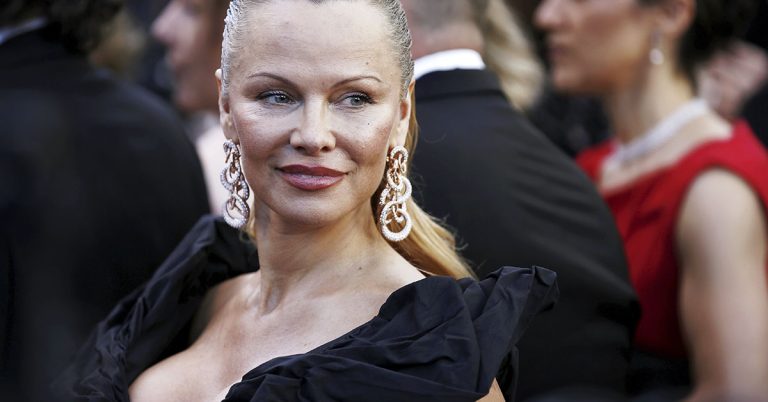 Bombshell Actress looks unrecognizable in new documentary  - Featured image