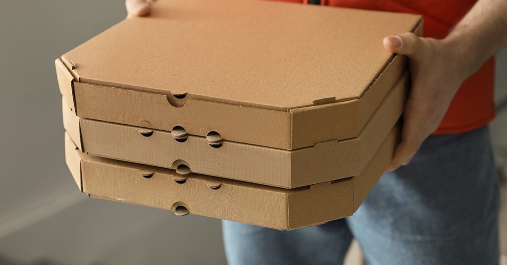 Pizza delivery guy breaks down after being given huge tip Tiffy Taffy