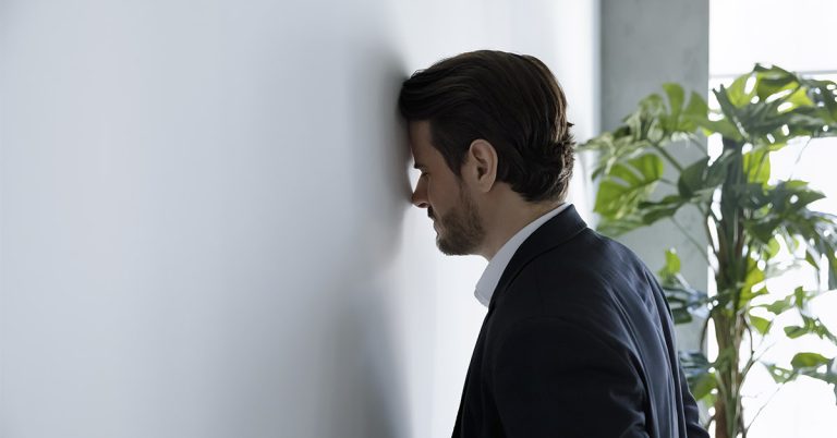 Man Instantly Rejected From Job Interview After Failing Trick Test At Reception - Featured image