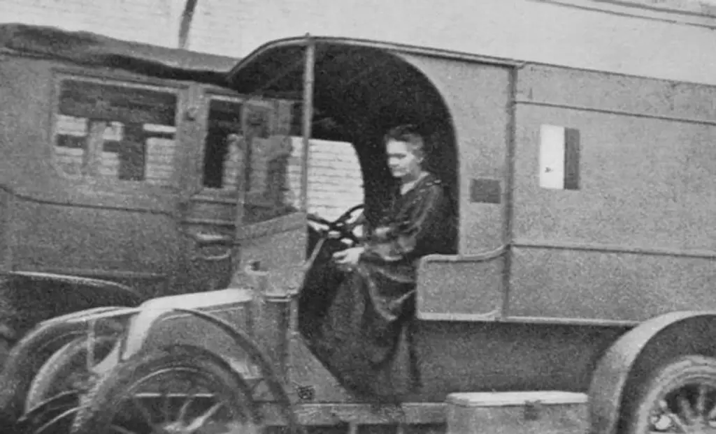 Marie Curie driving her mobile X-Ray unit.