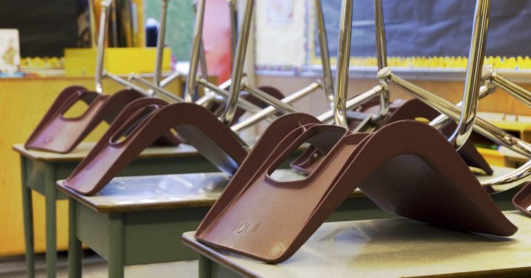 Students raised $200k to help 80-year-old school janitor retire after rent hike sent him back to work - Featured image