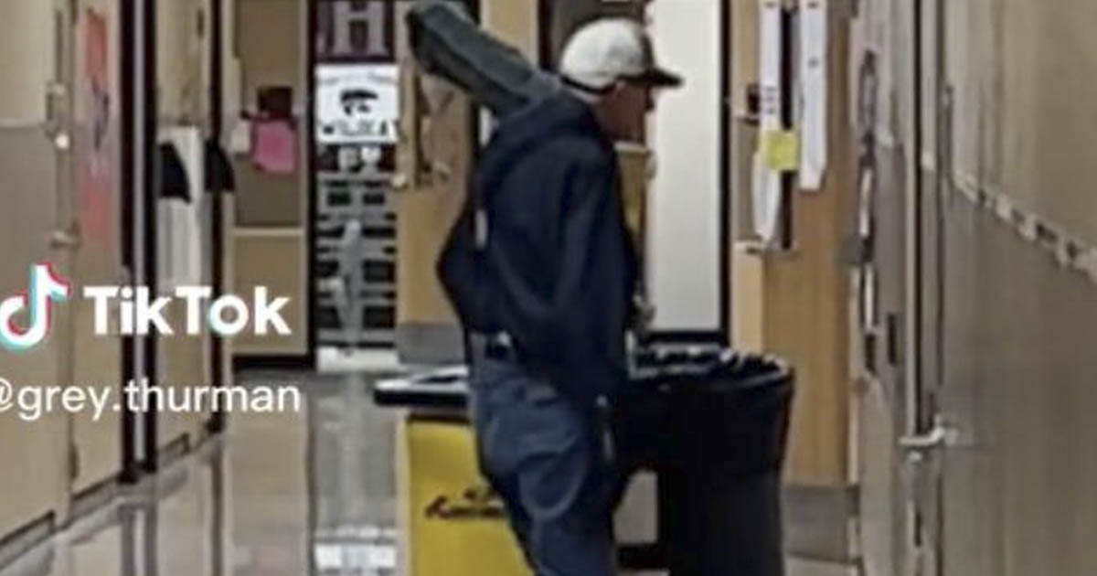 Students Raised 200 000 To Help 80 Year Old School Janitor Retire