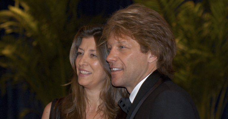Jon Bon Jovi Turns 62 And Is Still Married To The Woman He Eloped With Against His Manager’s Advice 34 Years Ago - Featured image