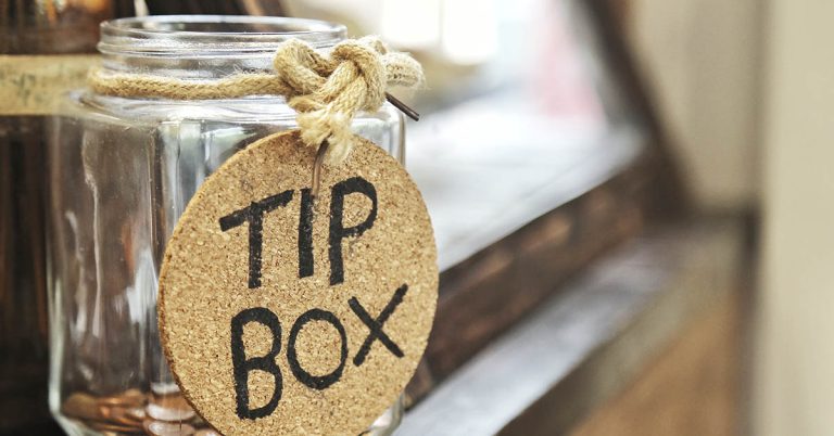 Son Tips $10 After Eating For $104, His Mom Is Furious And Sends Him Back - Featured image