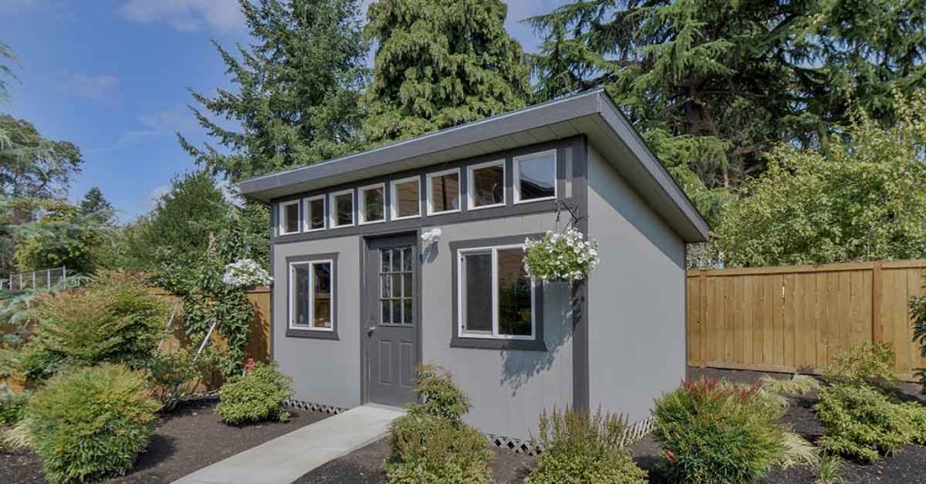 Woman, 21, Says She Lives in a Shed in her Parents’ Backyard to Avoid Paying Rent - Featured image