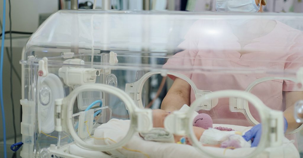 NICU Nurse Adopts Teen Mom of Three Preemie Triplets - Featured image