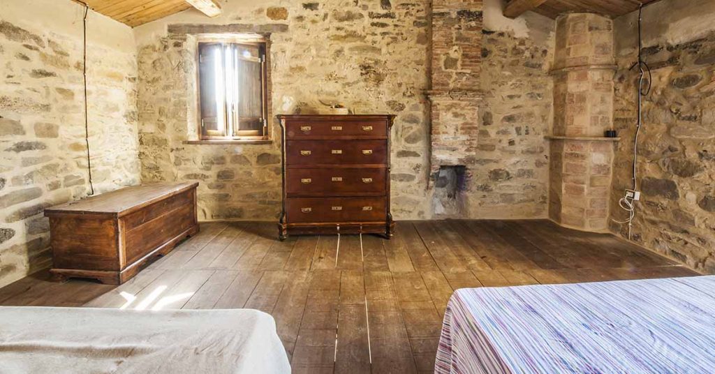 Family rents a cottage for a night, finds their son’s doppelgänger in an old painting on the wall - Featured image