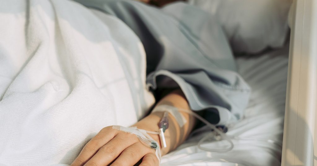 Woman with cancer gets married in hospital –  passes away 18 hours later - Featured image