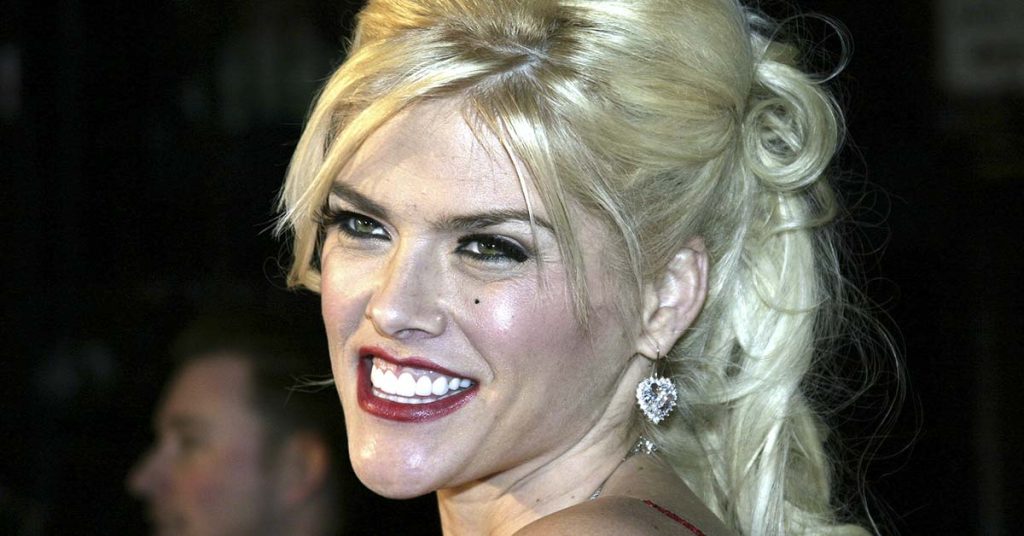 Anna Nicole Smith’s Daughter Looks Like Her Mother’s Twin Wearing Her Jewelry After Quiet Childhood & Surgery As An Infant - Featured image