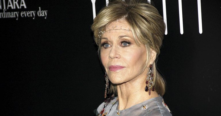Jane Fonda Seen in a Wheelchair at LAX - Featured image
