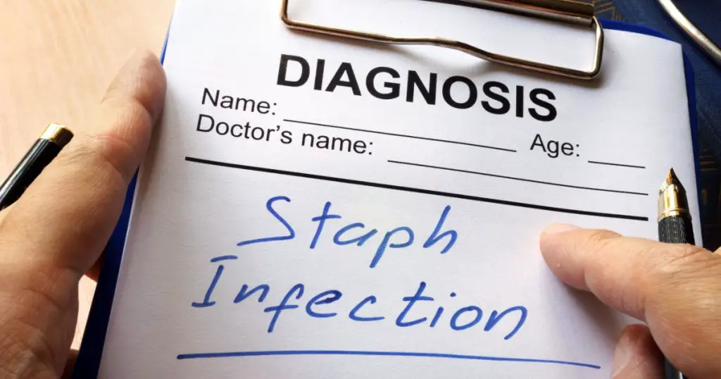 Staph Infection written on a diagnosis form.

