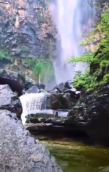 The famous waterfall 1
