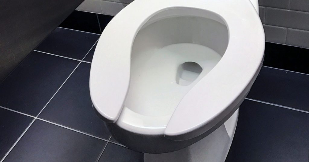 Why Do Some Toilet Seats Have Open Fronts? - Featured image